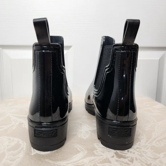 Seven7 Halifax Chelsea Boots Black Patent Shiny Rubber Rain Boots Size 9 - Picture 3 of 12